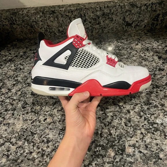 Jordan 4 FireRed size 8M